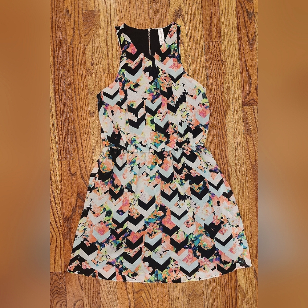 Xhilaration Dress Colorful Floral Print Chevron White Black Sleeveless Small